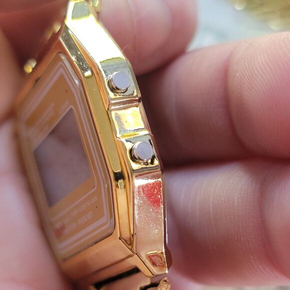 Vintage Watches Gold Digital LCD Quartz Alarm Chrono Retro Watch 1980s Style - Picture 3 of 10